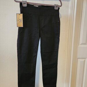 NWT Rock & Republic Fever Pull-On Jeggings in Black